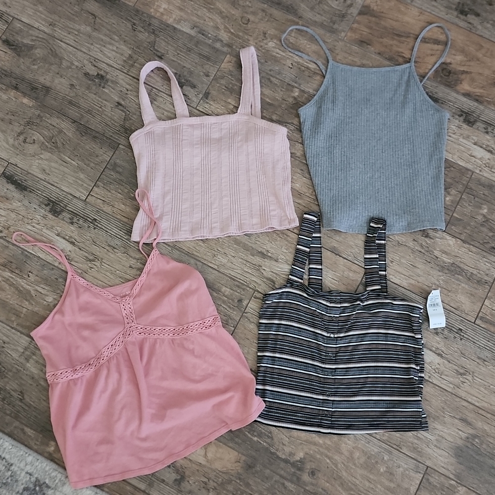 American Eagle lot of 4 tops small. One nwt